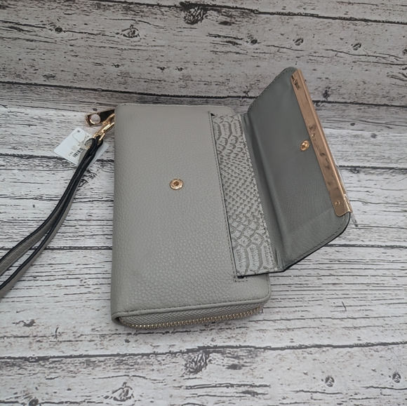 Bizou Wrist Wallet - Picture 3 of 5